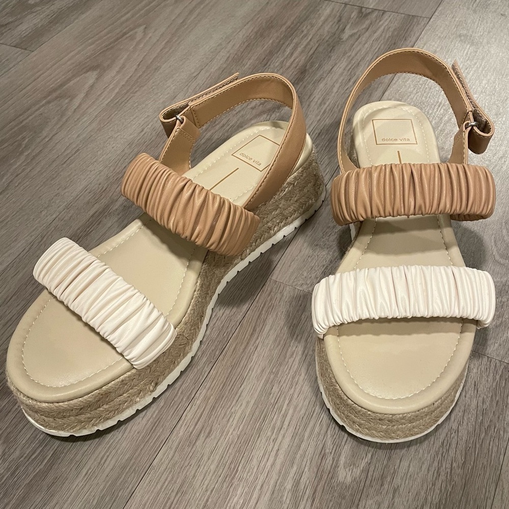 Dolce Vita platform sandals size 9 *BRAND NEW*